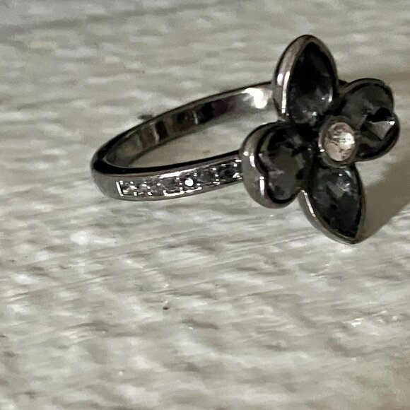 Swarovski Flower Ring Size 8 - Picture 2 of 2